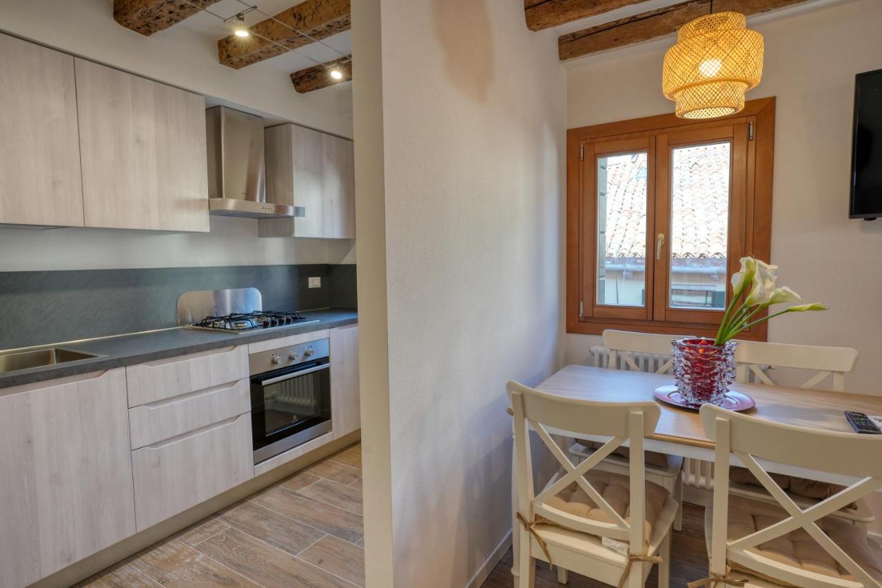 Ecco Suites Apartments Венеция Экстерьер фото