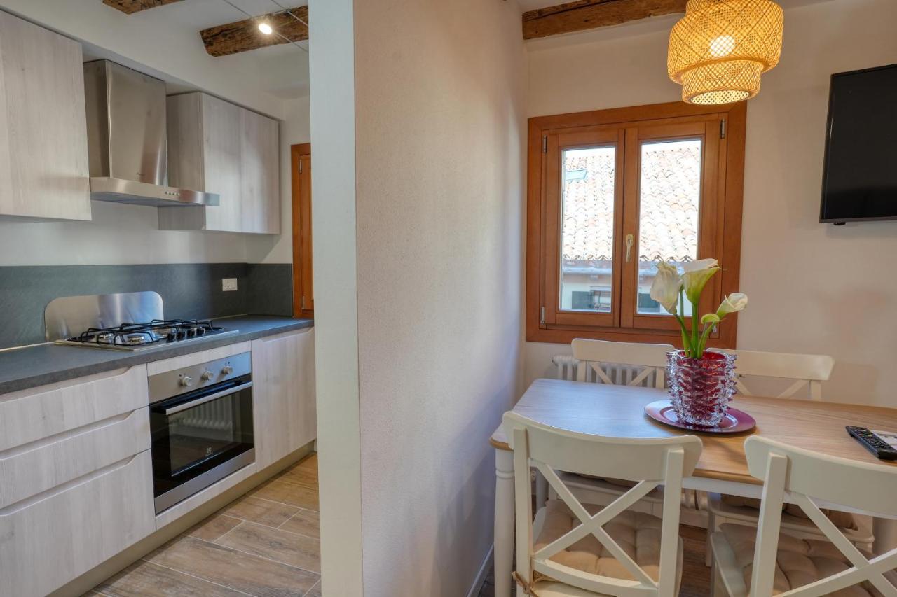Ecco Suites Apartments Венеция Экстерьер фото