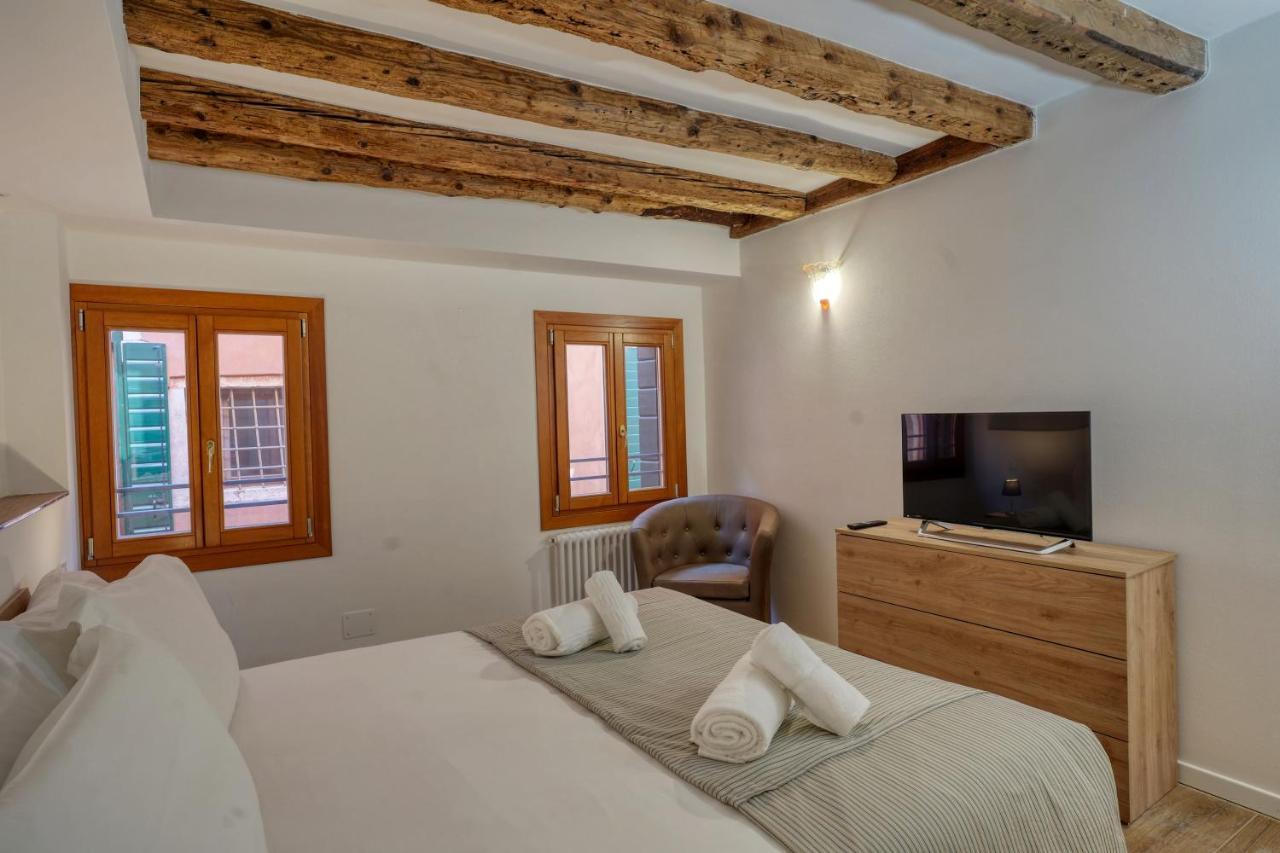 Ecco Suites Apartments Венеция Экстерьер фото