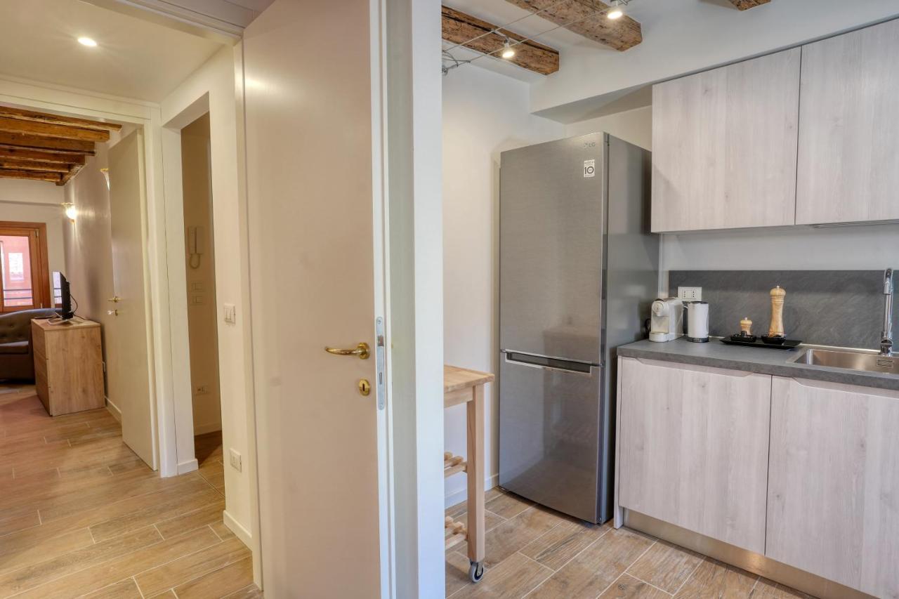 Ecco Suites Apartments Венеция Экстерьер фото