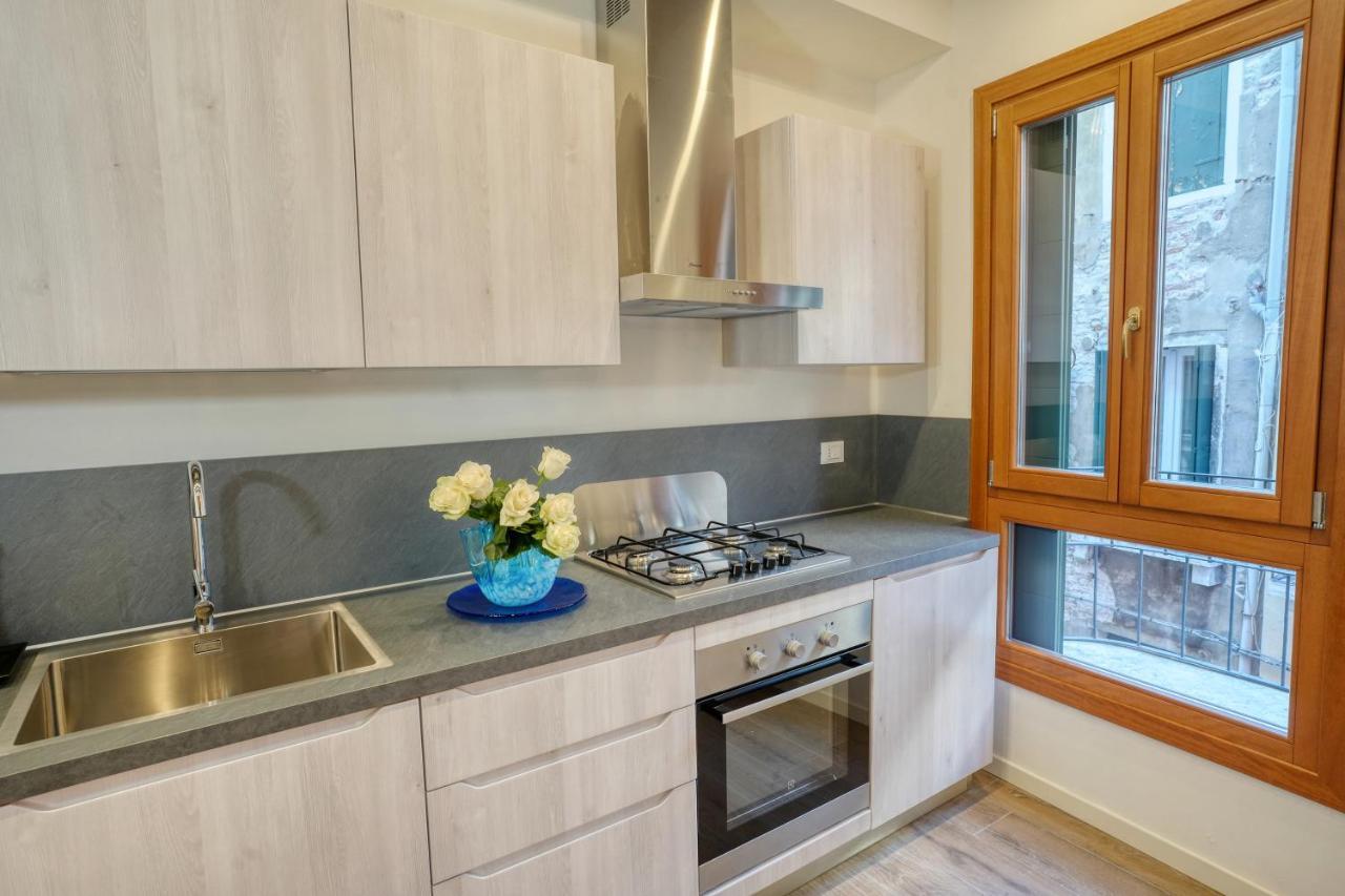 Ecco Suites Apartments Венеция Экстерьер фото