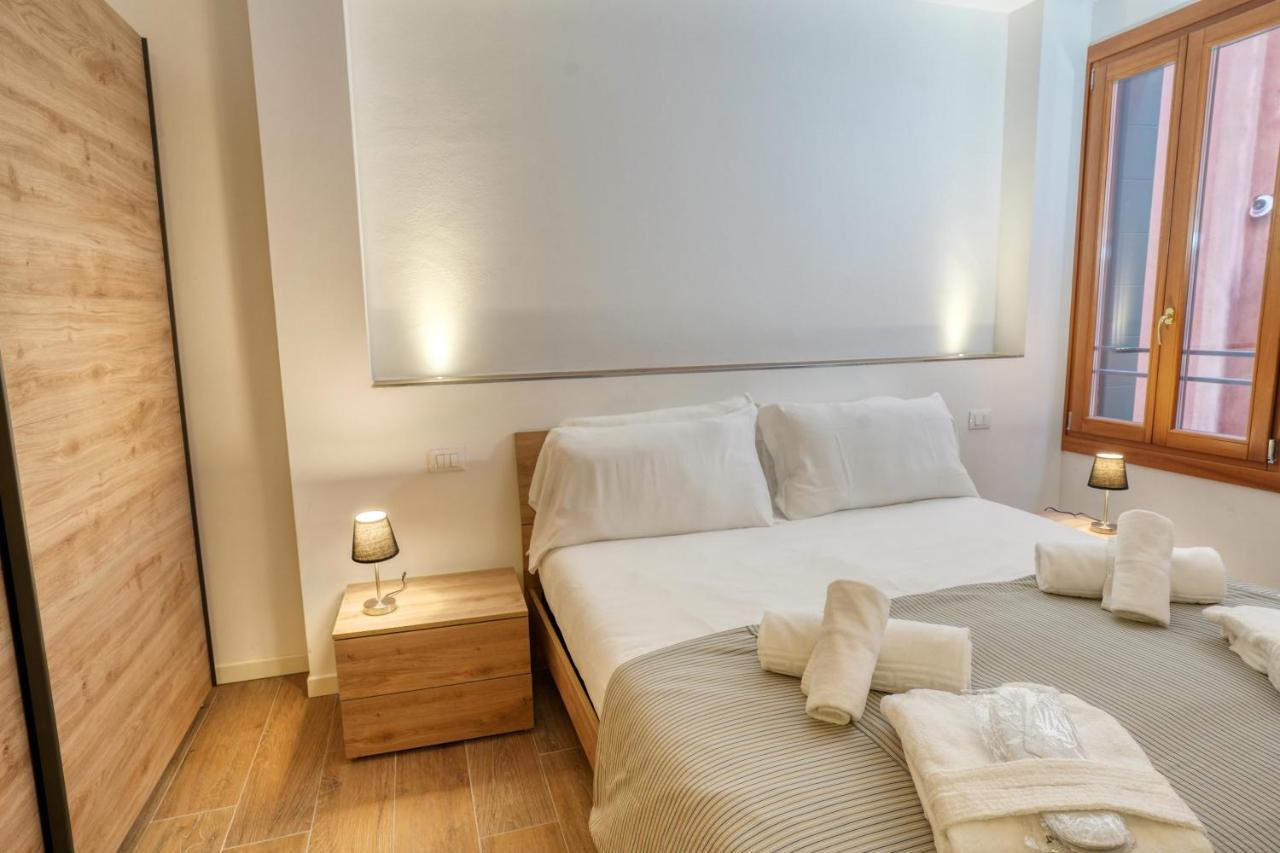 Ecco Suites Apartments Венеция Экстерьер фото