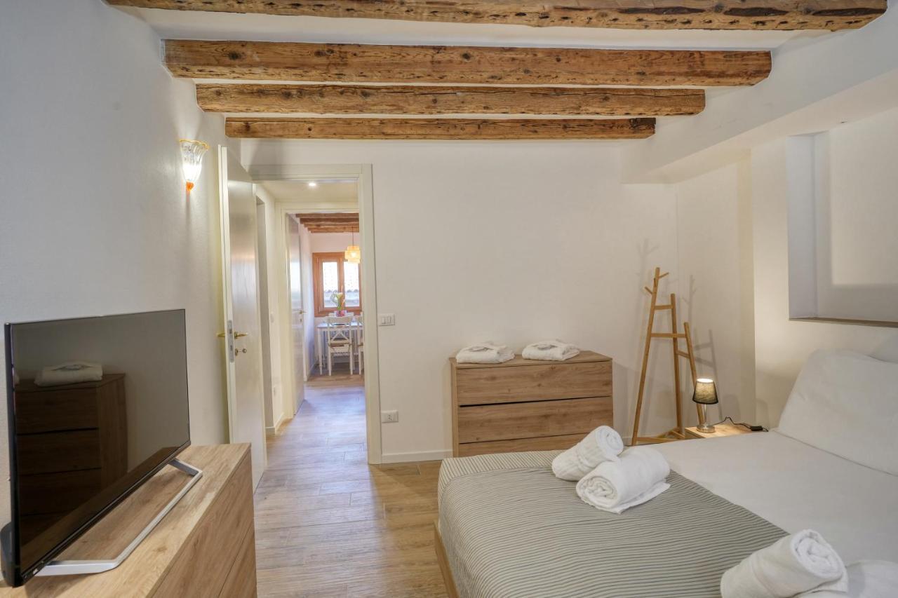 Ecco Suites Apartments Венеция Экстерьер фото
