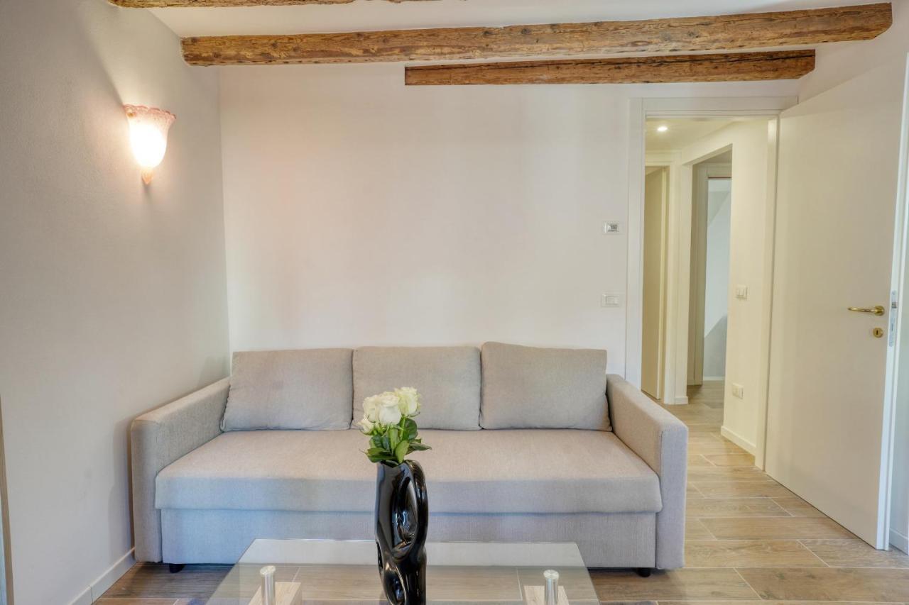 Ecco Suites Apartments Венеция Экстерьер фото