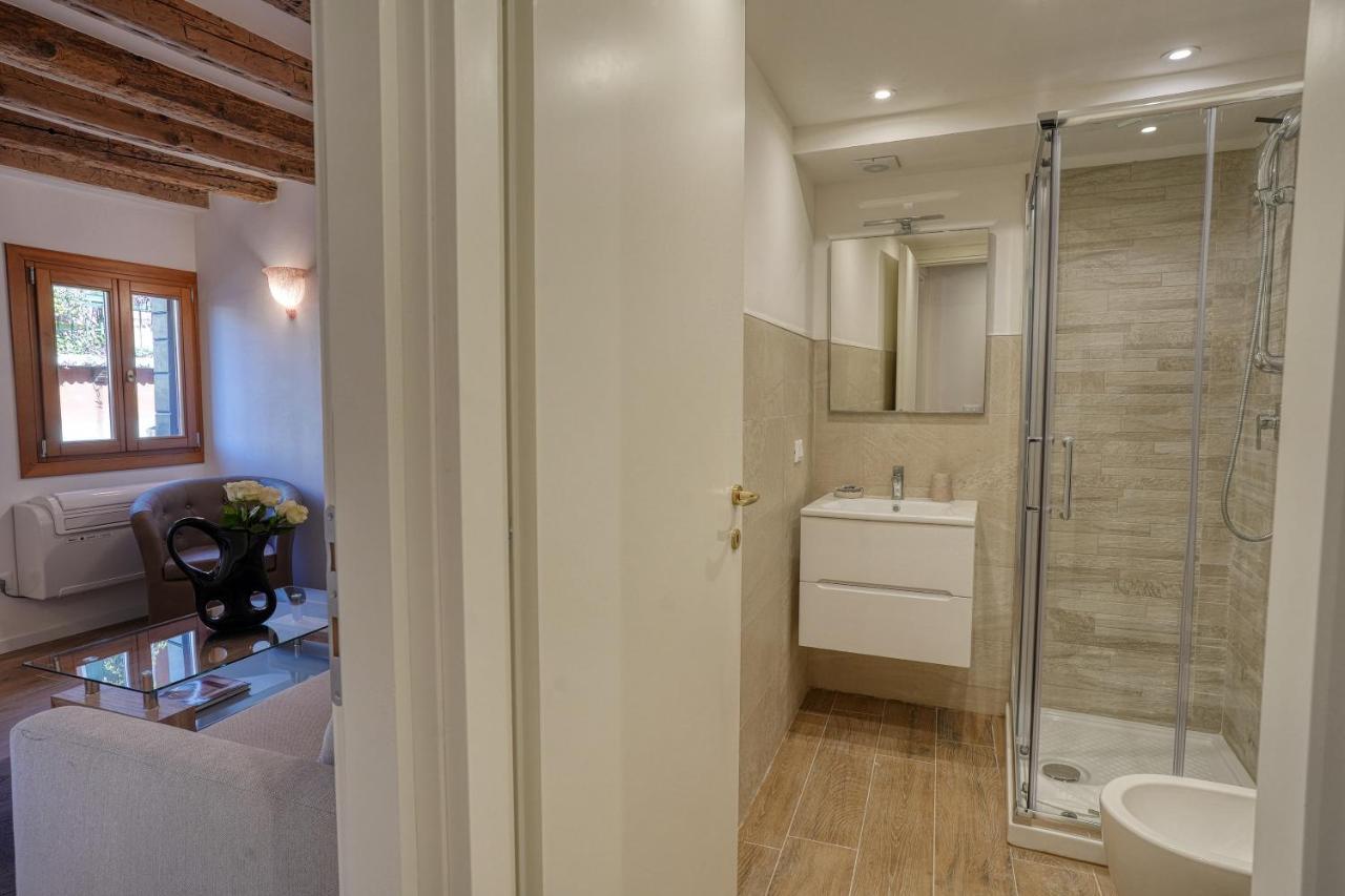 Ecco Suites Apartments Венеция Экстерьер фото