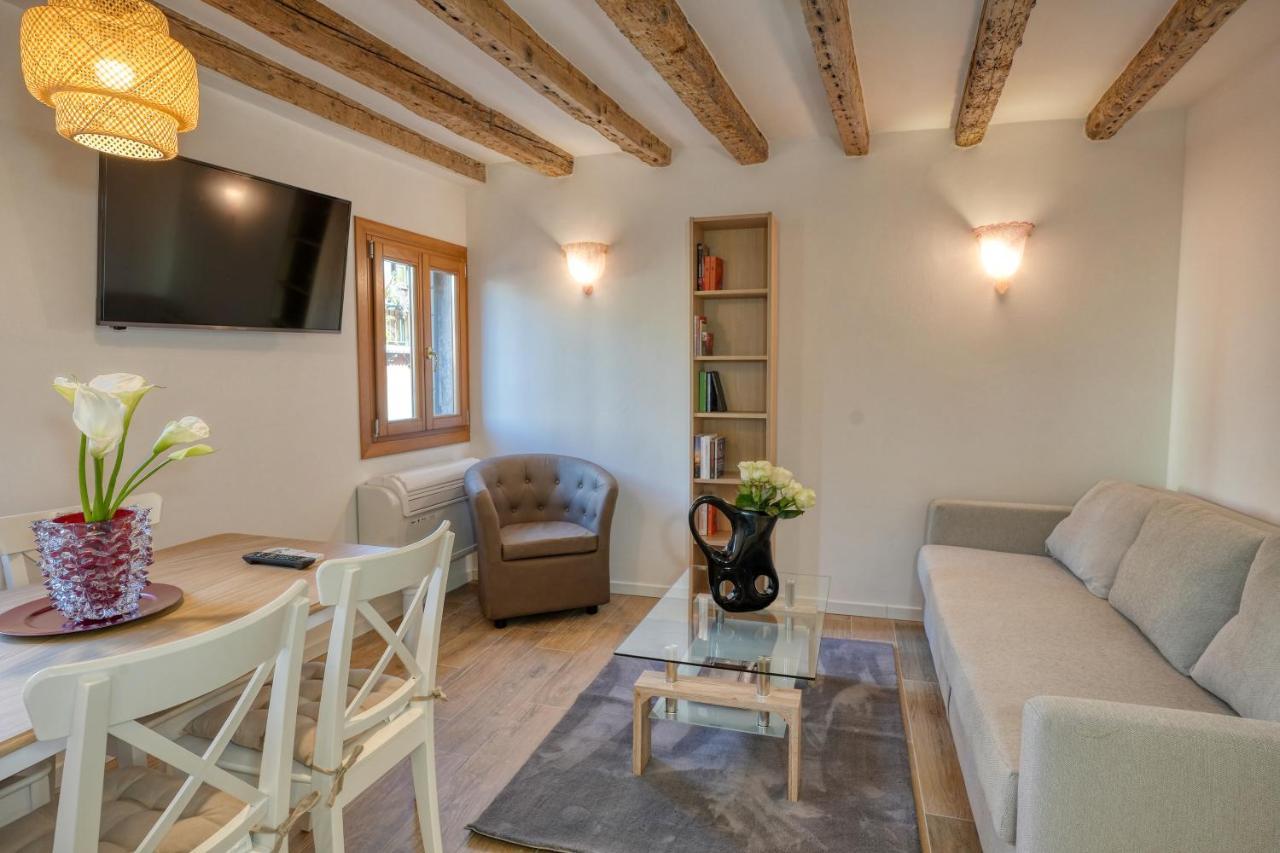 Ecco Suites Apartments Венеция Экстерьер фото