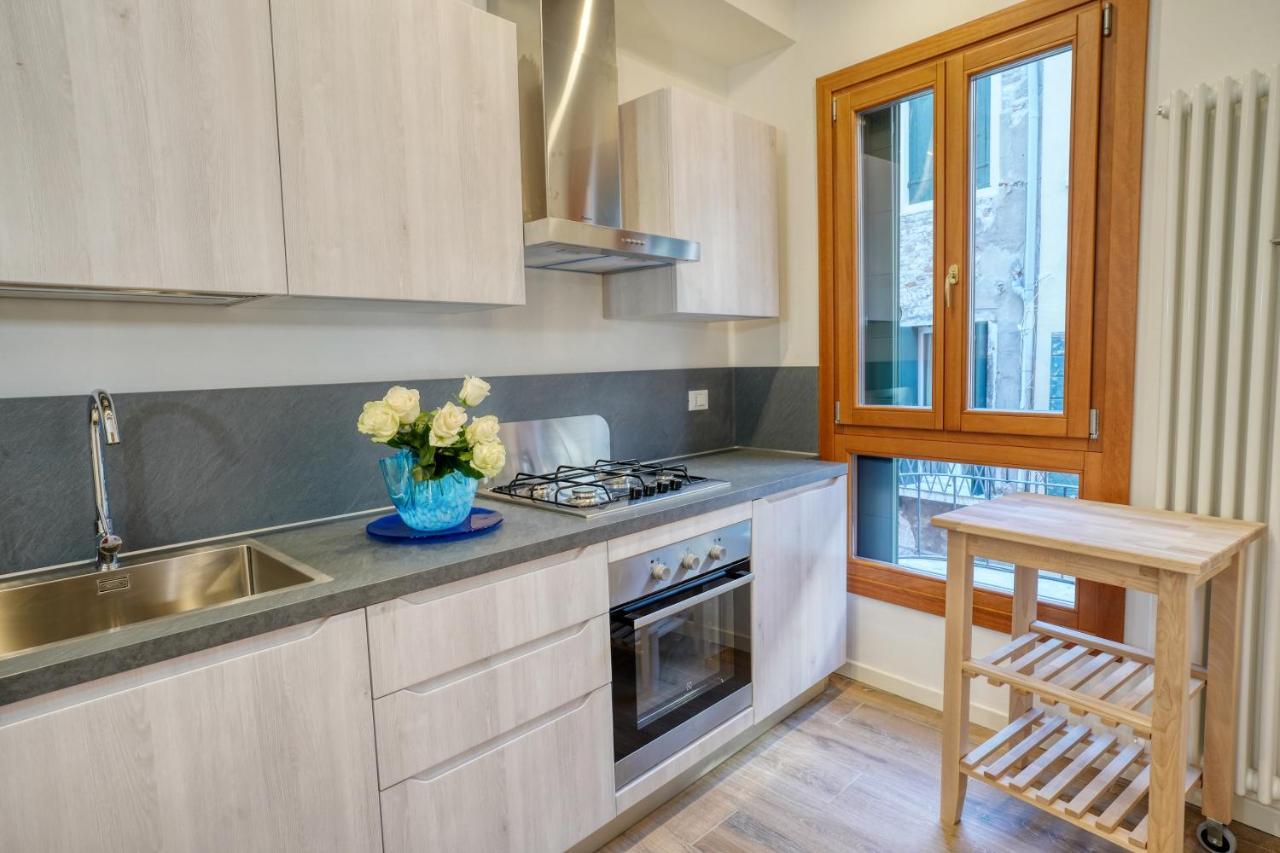 Ecco Suites Apartments Венеция Экстерьер фото