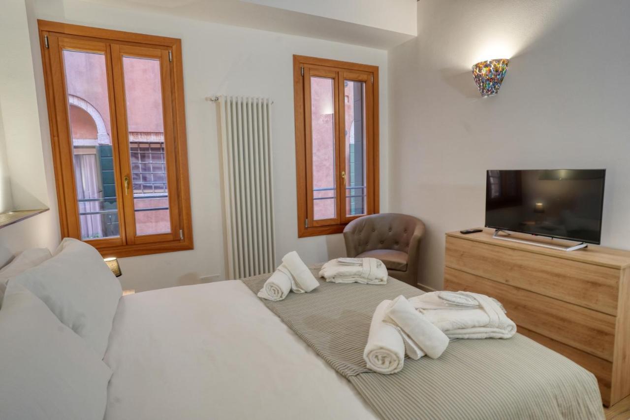 Ecco Suites Apartments Венеция Экстерьер фото