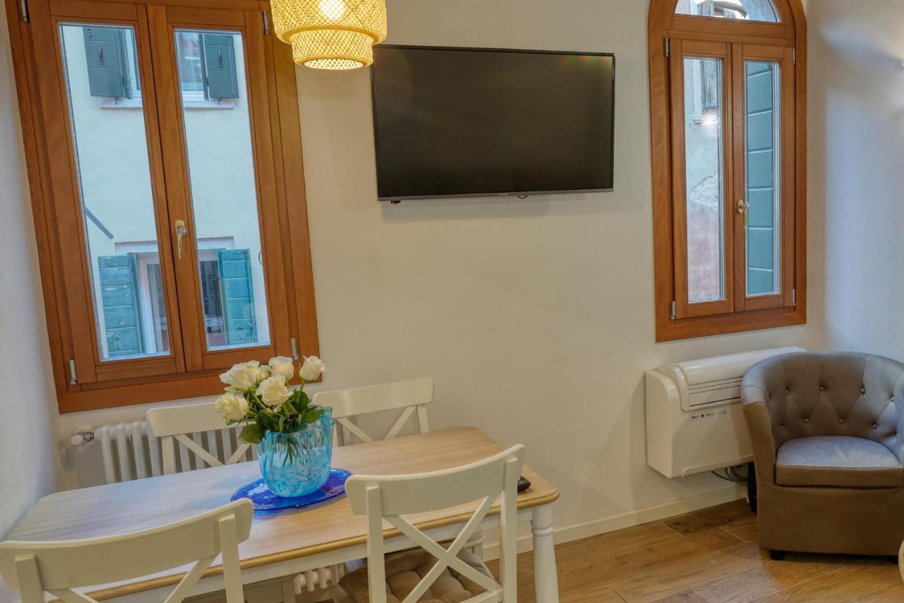 Ecco Suites Apartments Венеция Экстерьер фото