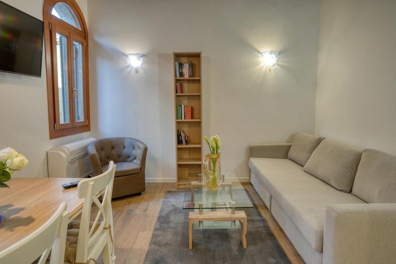 Ecco Suites Apartments Венеция Экстерьер фото