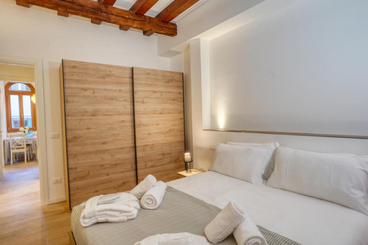 Ecco Suites Apartments Венеция Экстерьер фото