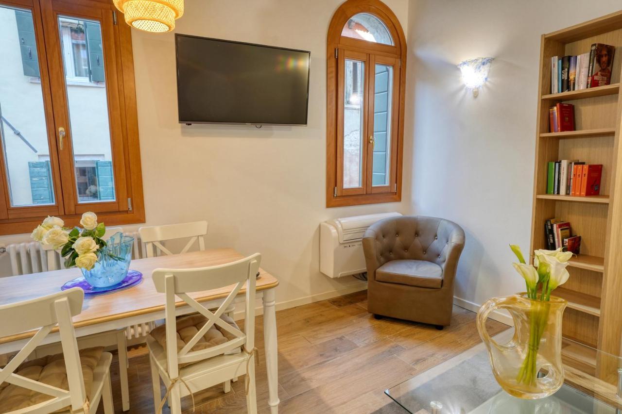 Ecco Suites Apartments Венеция Экстерьер фото