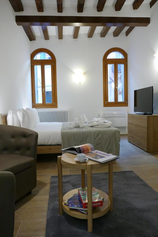Ecco Suites Apartments Венеция Экстерьер фото