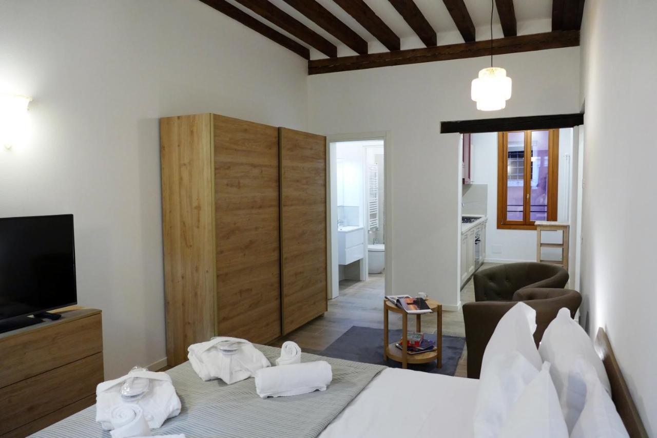Ecco Suites Apartments Венеция Экстерьер фото