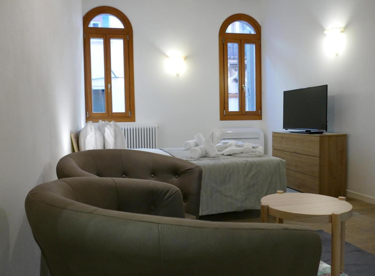 Ecco Suites Apartments Венеция Экстерьер фото