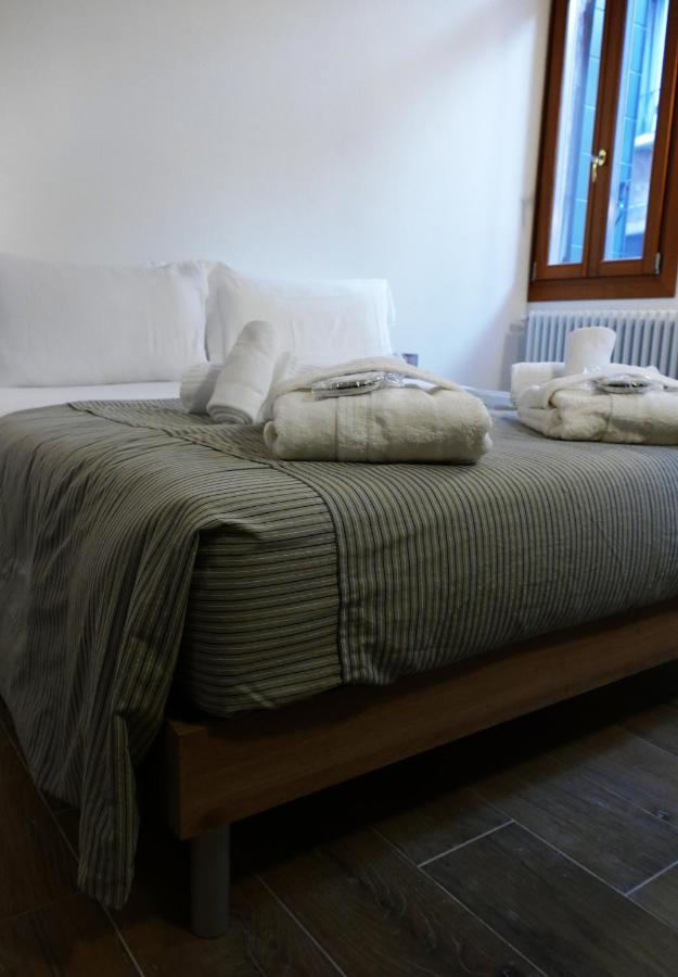 Ecco Suites Apartments Венеция Экстерьер фото