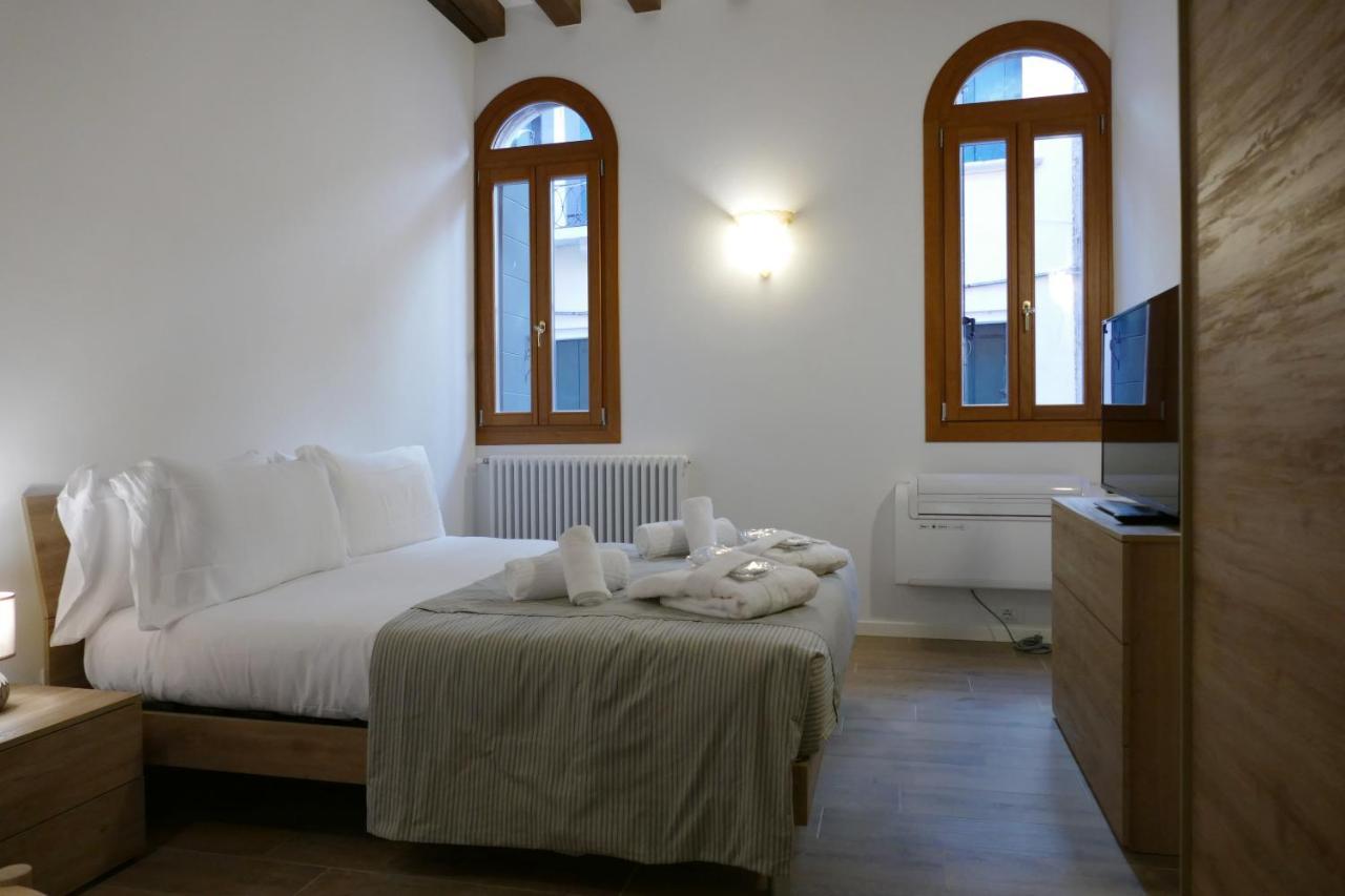 Ecco Suites Apartments Венеция Экстерьер фото