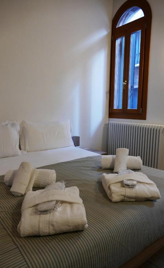 Ecco Suites Apartments Венеция Экстерьер фото