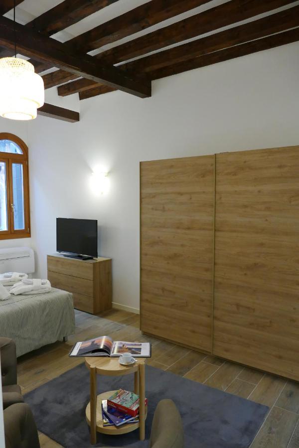 Ecco Suites Apartments Венеция Экстерьер фото